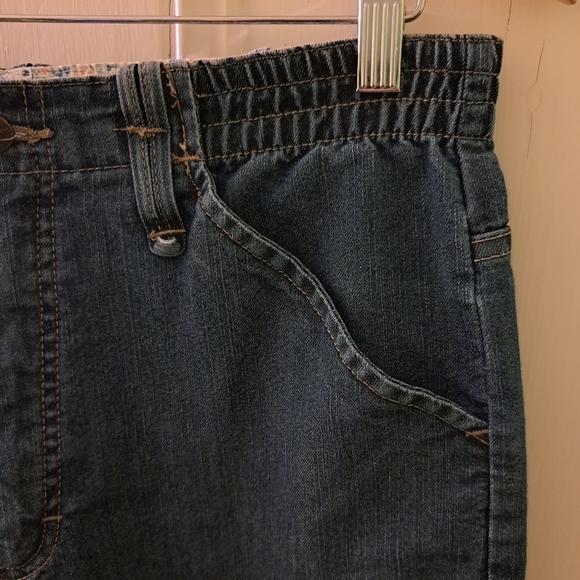 Lee At The Waist Capris - Picture 6 of 14